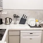 Leevin Center Aparthotel 3*