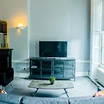Leevin Center Aparthotel 3*