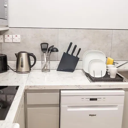 Leevin Center Aparthotel 3*