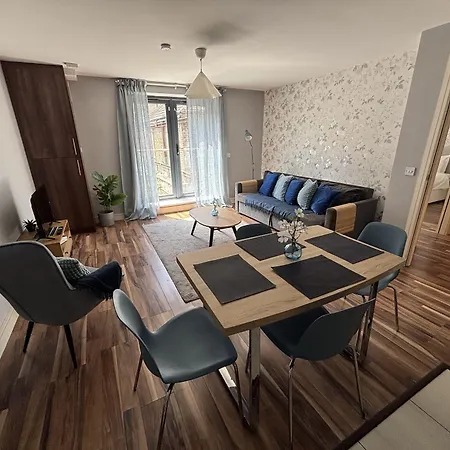 Leevin Center Aparthotel